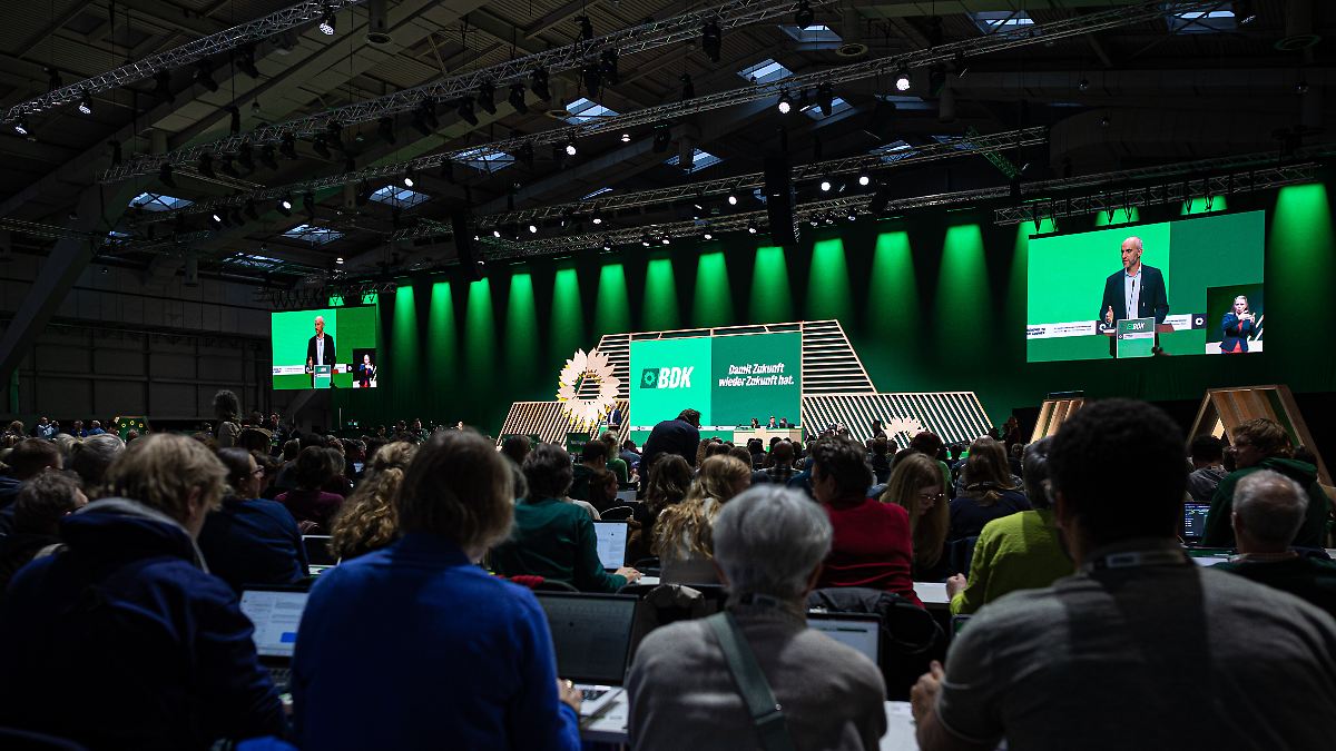 Parteitag-hat-begonnen-Gr-ne-suchen-Ausweg-aus-der-Abstellkammer