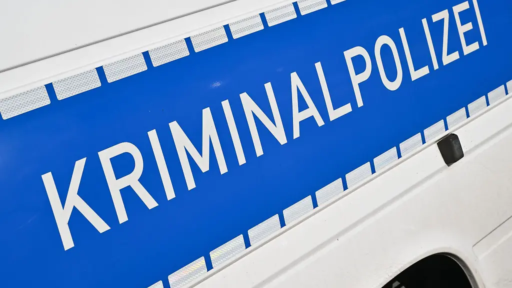 Die-Kriminalpolizei-durchsucht-seit-heute-Morgen-mehrere-Gebaeude-Symbolbild
