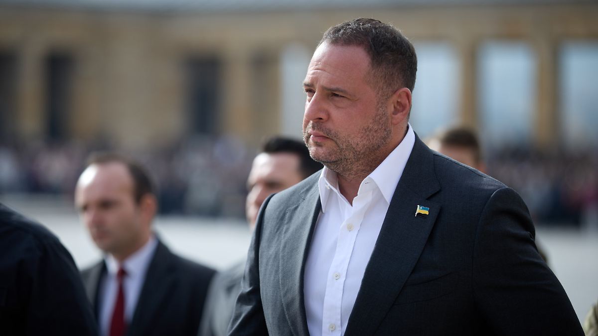 Korruptionsskandal-in-Kiew-Selenskyjs-B-roleiter-Jermak-tritt-zur-ck