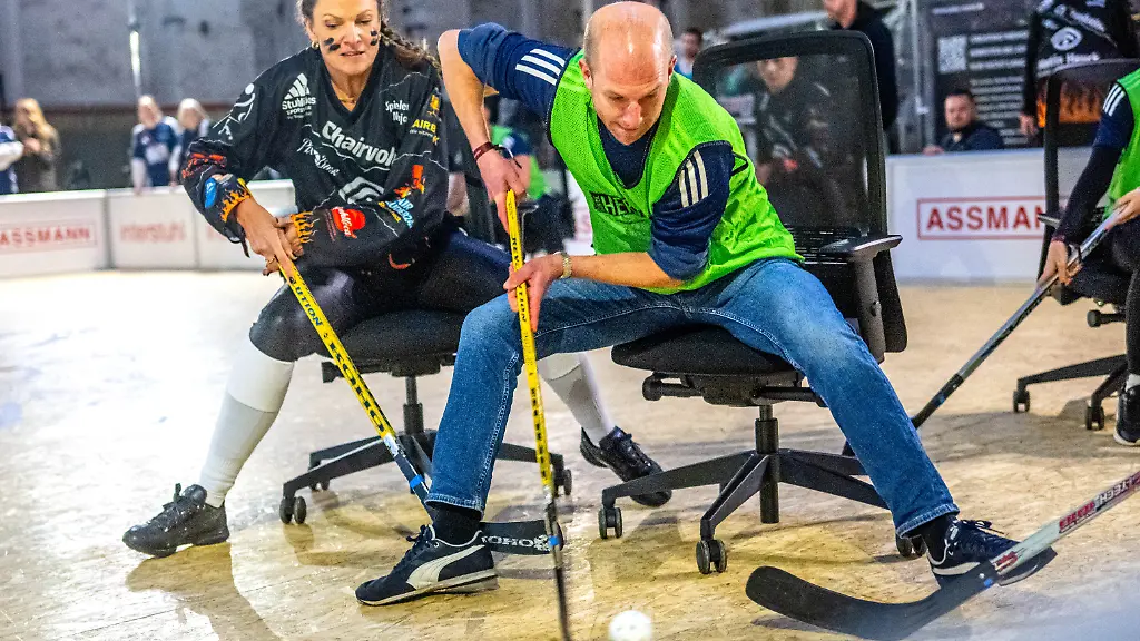 In-der-Alten-Werft-finden-die-10-Chair-Hockey-Masters-statt-Die-Chair-Hockey-Masters-werden-alle-zwei-Jahre-ausgetragen-In-diesem-Jahr-nehmen-34-Teams-aus-ganz-Deutschland-teil