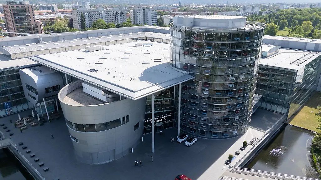In-der-Glaesernen-Manufaktur-von-Volkswagen-in-Dresden-koennte-ein-Innovationscampus-entstehen