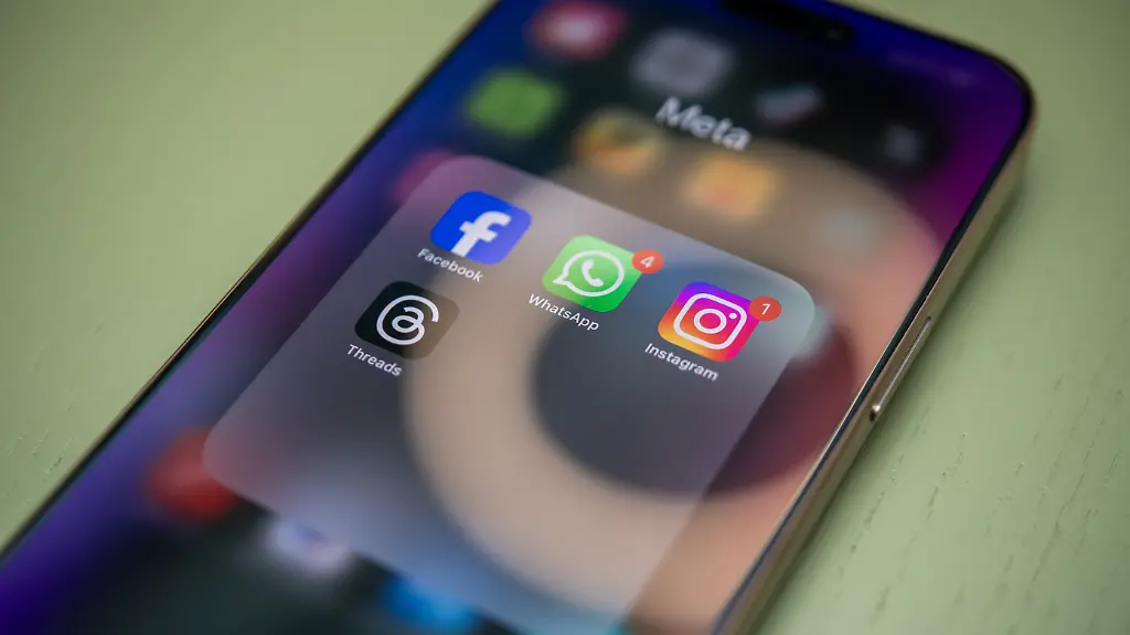 ILLUSTRATION-Logos-von-Meta-Apps-auf-einem-Smartphone-aufgenommen-am-16-07-2025-in-Berlin-Deutschland-gestellte-Szene