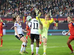 Nur ein Tor fällt nicht: DFB-Frauen brillieren im Final-Hinspiel gegen Weltmeister Spanien