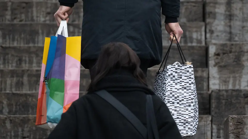 Insbesondere-zu-Weihnachten-brummt-das-Geschaeft-im-Einzelhandel