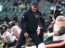 Oben ohne nach großem Sieg: Bears-Coup lässt Trainer vor Begeisterung ausflippen