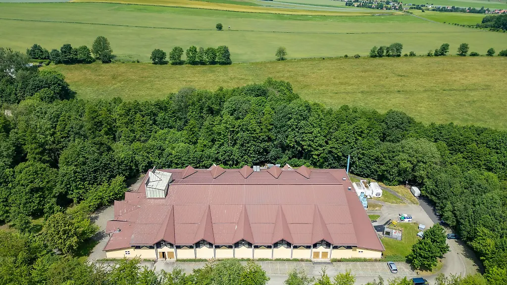 In-der-Eishalle-Jonsdorf-startet-der-Betrieb-unter-neuer-Regie