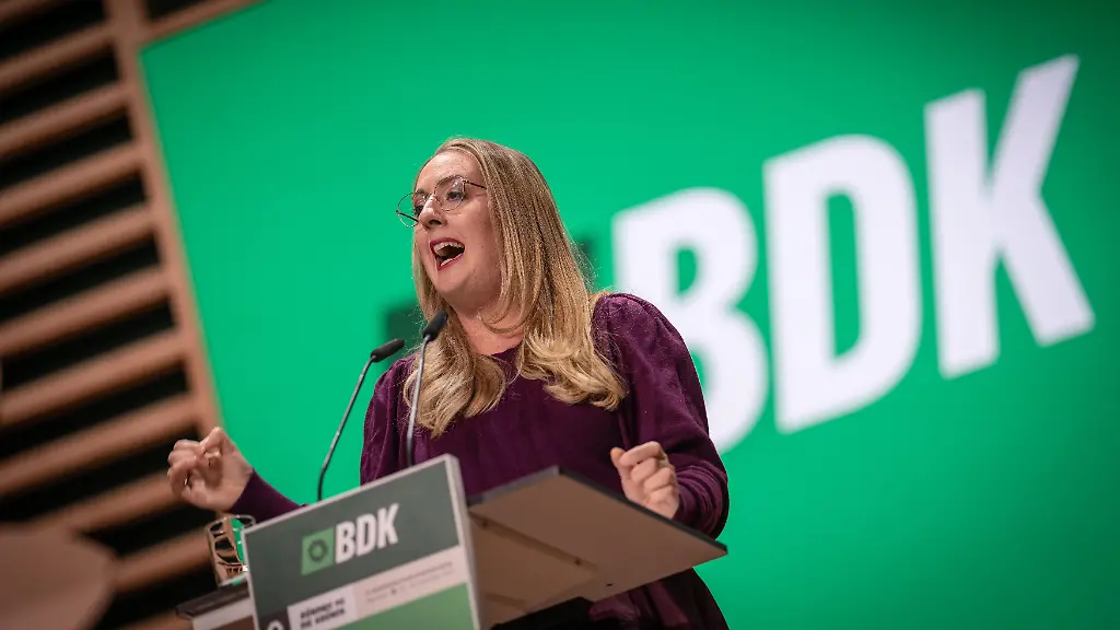 Katharina-Droege-Fraktionsvorsitzende-haelt-eine-Rede-vor-dem-Parteitag