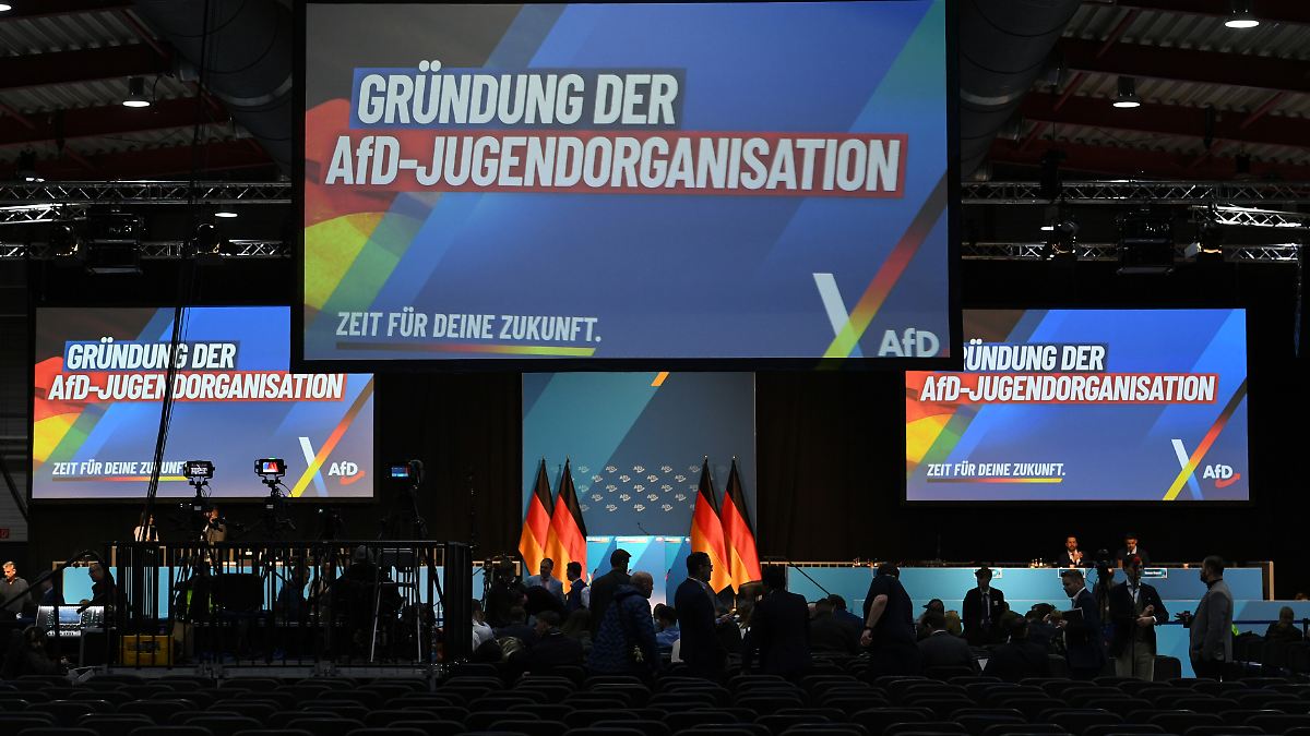 Massive-Proteste-bei-Kongress-AfD-gr-ndet-neue-Jugendorganisation