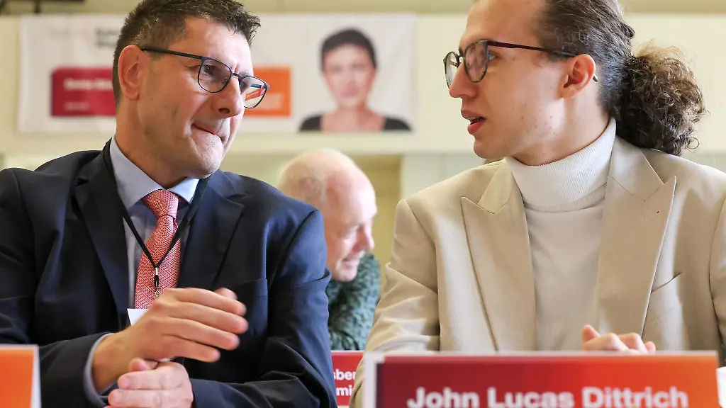 Die-beiden-Landesvorsitzenden-Thomas-Schulze-links-und-John-Lucas-Dittrich-rechts-bleiben-an-der-Spitze-des-BSW