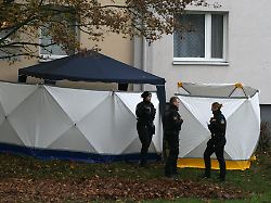 Wiederbelebung hilft nicht: Neunjährige stürzt in Bremen aus dem Fenster und stirbt