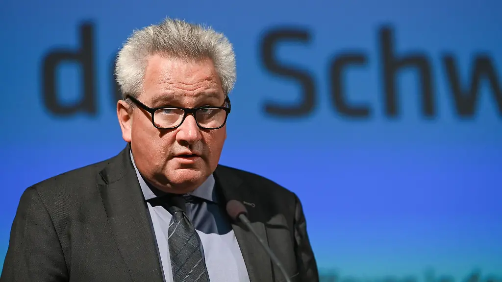 Der-Historiker-Jens-Christian-Wagner-haelt-den-Werbeslogan-Thueringen-das-gruene-Herz-Deutschlands-fuer-historisch-belastet-und-deshalb-ungeeignet