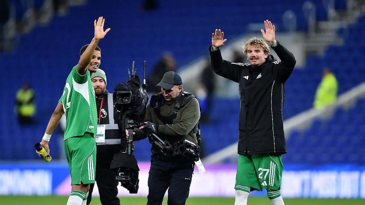 Soccer-Football-Premier-League-Everton-v-Newcastle-United-Hill-Dickinson-Stadium-Liverpool-Britain-November-29-2025-Newcastle-United-s-Nick-Woltemade-and-Malick-Thiaw-celebrate-after-the-match-REUTERS-Peter-Powell-EDITORIAL-USE-ONLY-NO-USE-WITH-UNAUTHORIZED-AUDIO-VIDEO-DATA-FIXTURE-LISTS-CLUB-LEAGUE-LOGOS-OR-LIVE-SERVICES-ONLINE-IN-MATCH-USE-LIMITED-TO-120-IMAGES-NO-VIDEO-EMULATION-NO-USE-IN-BETTING-GAMES-OR-SINGLE-CLUB-LEAGUE-PLAYER-PUBLICATIONS-PLEASE-CONTACT-YOUR-ACCOUNT-REPRESENTATIVE-FOR-FURTHER-DETAILS