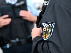 Abwehr bislang Kompetenzwirrwarr: SPD und Grüne sehen Dobrindt bei Drohnen in der Pflicht