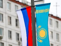 10.000 Lkw und nichts geht voran: Der höllische Stau an der russisch-kasachischen Grenze 