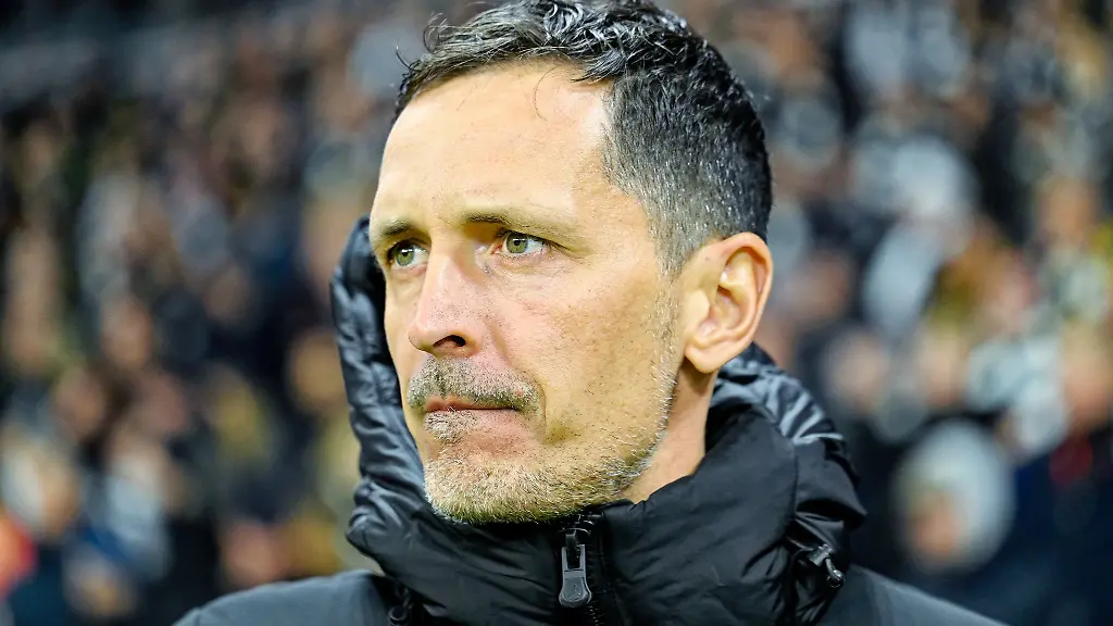 Frankfurts-Trainer-Dino-Toppmoeller-muss-gegen-den-VfL-Wolfsburg-auf-Stuermer-Jonathan-Burkardt-verzichten