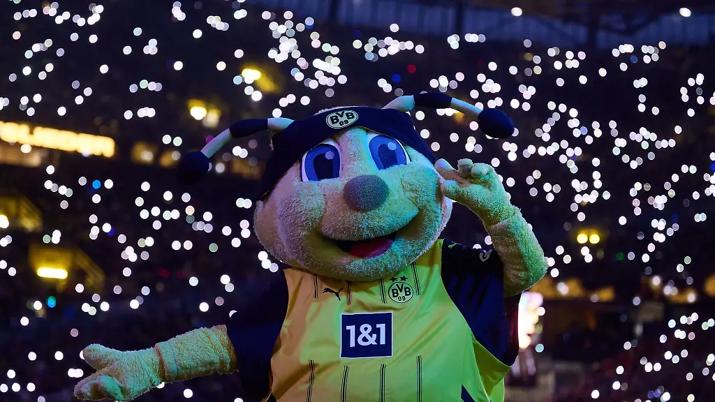 Stimmungsvoll-und-schwarz-gelb-Das-BVB-Weihnachtssingen-lockte-auch-2024-mehr-als-70-000-Besucher-an