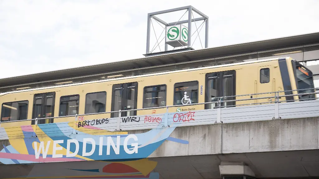 An-zwei-Tagen-kann-an-der-S-und-U-Bahnstation-Wedding-Kleidung-gespendet-werden