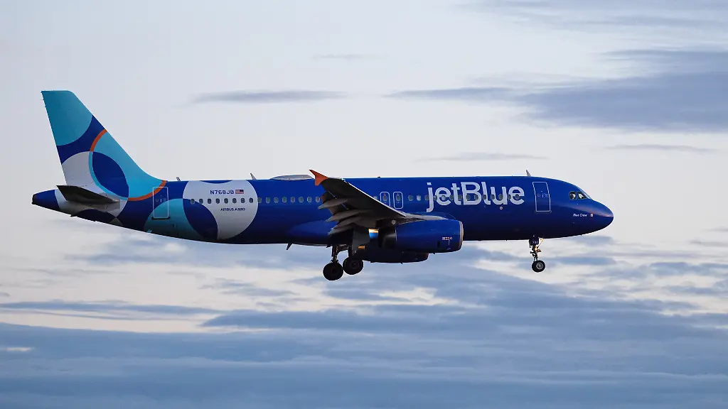 April-26-2024-Richmond-British-Columbia-Canada-A-jetBlue-Airways-Airbus-A320-jetliner-N768JB-painted-in-their-Spotlight-livery-on-final-approach-for-landing-at-Vancouver-International-Airport