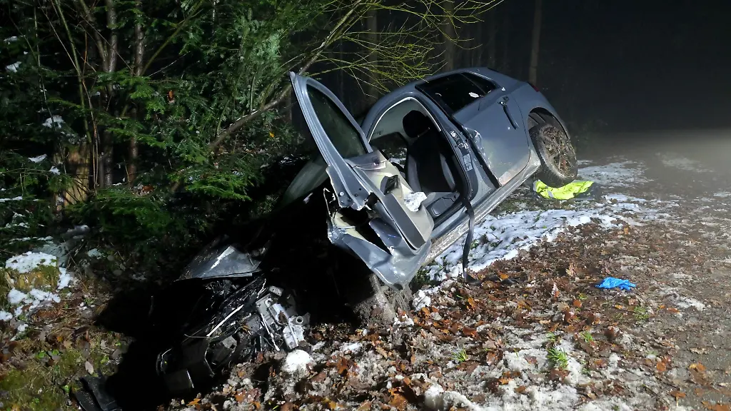 Die-Fahrt-in-den-Graben-endete-fuer-einen-48-Jaehrigen-leider-toedlich