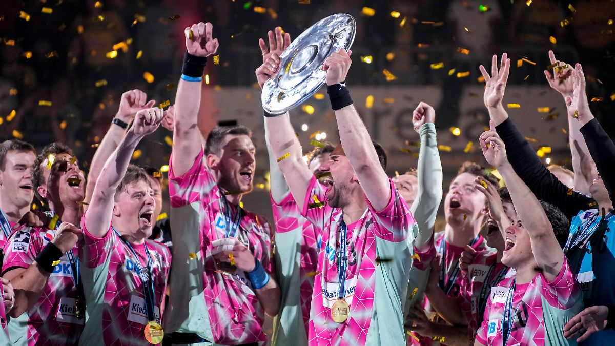 -T-ter-sind-gefasst-Nach-Diebstahl-Die-Meisterschale-ist-ein-Barren-