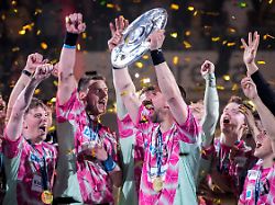 "Täter sind gefasst": Nach Diebstahl: "Die Meisterschale ist ein Barren"