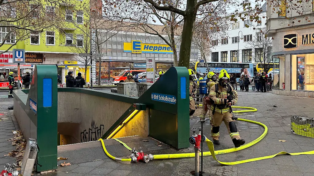 In-der-Spitze-waren-laut-Feuerwehr-mehr-als-95-Kraefte-vor-Ort