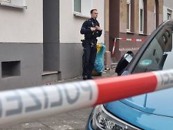Verletzter Vater tatverdächtig: Frau und Baby tot in Düsseldorfer Haus entdeckt