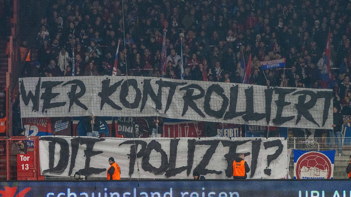 Proteste-in-deutschen-Stadien-Hinterzimmertermine-machen-Fu-ballfans-fassungslos-