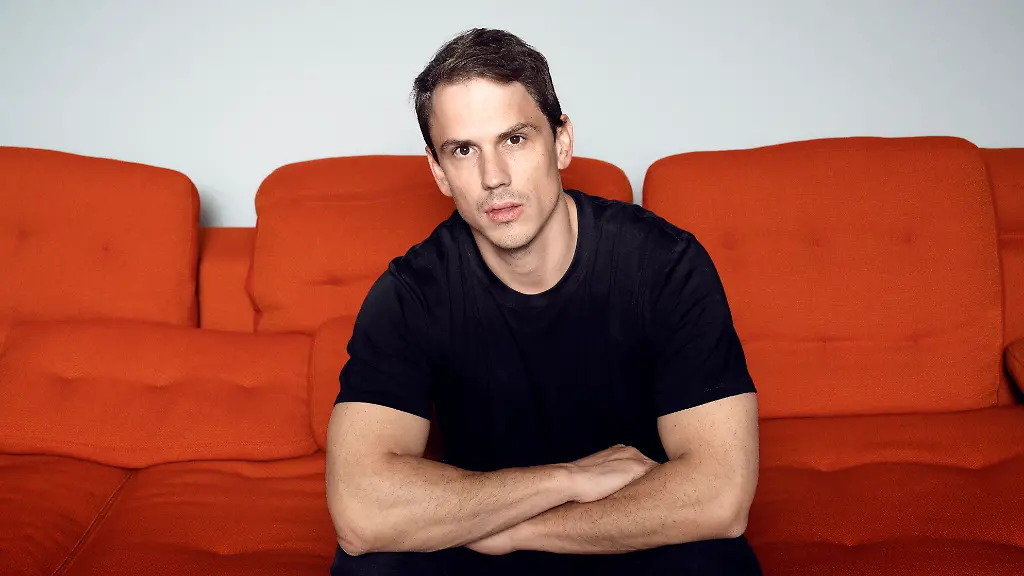 Christian-Sitting-Couch-3