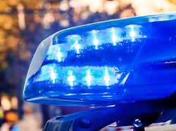 Wirt schlägt mit Flasche zu: Vier Polizisten bei Kneipenkontrolle in Berlin verletzt