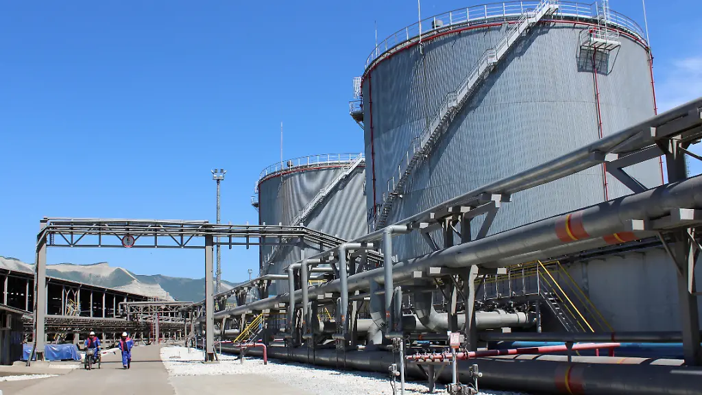 FILE-PHOTO-A-general-view-shows-the-Novorossiysk-Fuel-Oil-Terminal-NMT-in-the-Black-Sea-port-of-Novorossiisk-Russia-May-30-2018-Picture-taken-May-30-2018