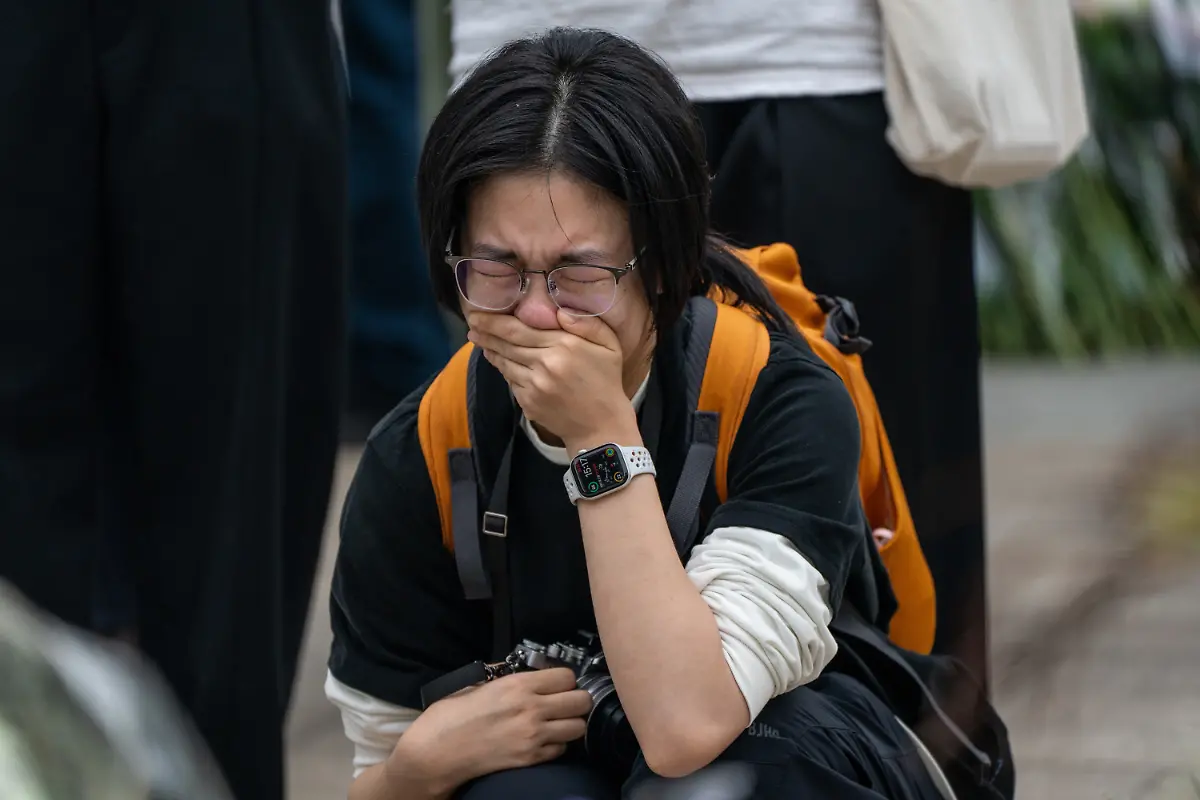 November-30-2025-Hong-Kong-Hong-Kong-A-mourner-reacts-at-a-makeshift-memorial-near-Wang-Fuk-Court-housing-complex-in-Tai-Po-following-a-deadly-fire-on-November-30-2025-in-Hong-Kong