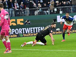 Stuttgart verliert in Überzahl: Freistoß-Fehler und Traum-Konter lassen HSV komplett ausrasten