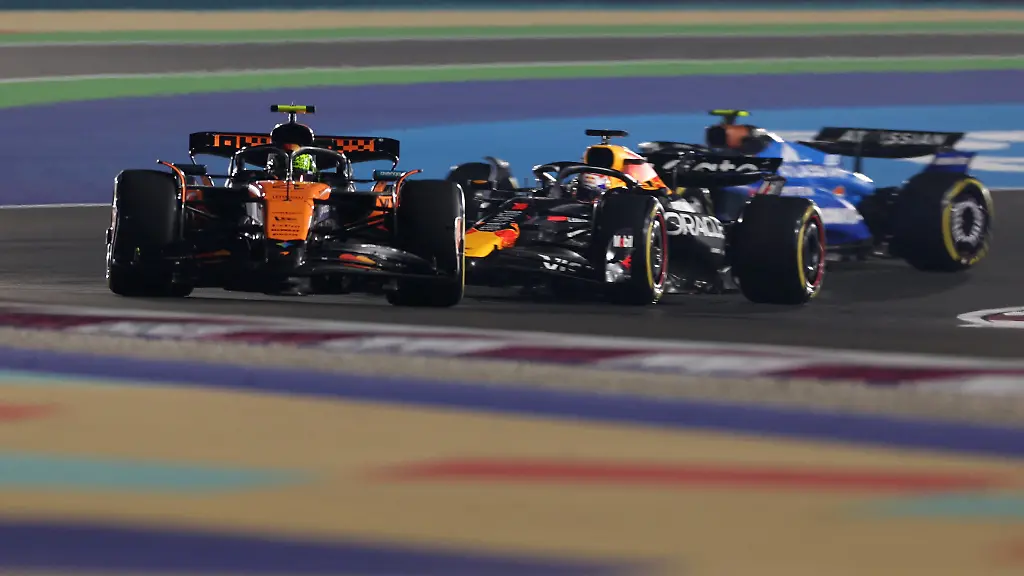 Formula-One-F1-Qatar-Grand-Prix-Lusail-International-Circuit-Lusail-Qatar-November-30-2025-McLaren-s-Lando-Norris-in-action-during-the-race-REUTERS-Thaier-Al-Sudani