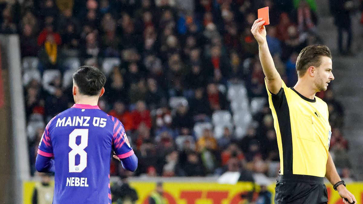 Souver-ner-Sieg-f-r-SC-Freiburg-Mainz-sieht-schon-wieder-Rot-und-st-rzt-mit-Klatsche-auf-Platz-18