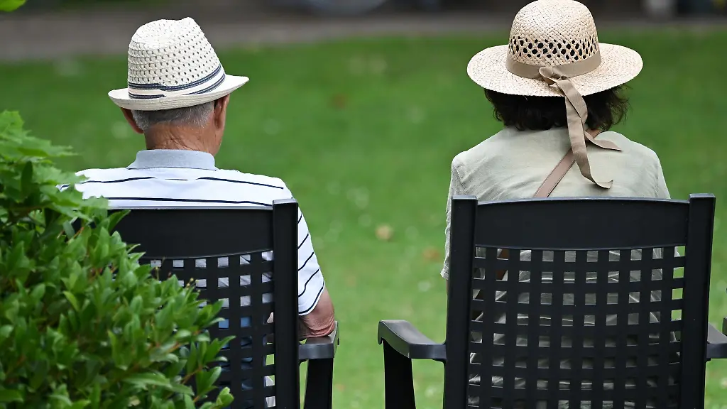 Die-Zahl-der-pensionierten-Landesbeamten-wird-2026-voraussichtlich-auf-rund-87-900-Maenner-und-Frauen-steigen