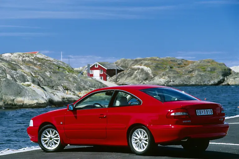 Heute-fast-ausgestorben-damals-Inbegriff-dynamischer-Eleganz-Coupes-wie-der-neue-Volvo-C70-waren-1996-angesagt