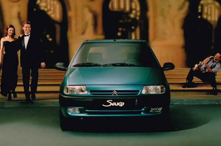 Zweitverwertung-Der-Citroen-Saxo-basierte-auf-dem-Peugeot-106-und-gefiel-als-stylischer-Cityflitzer