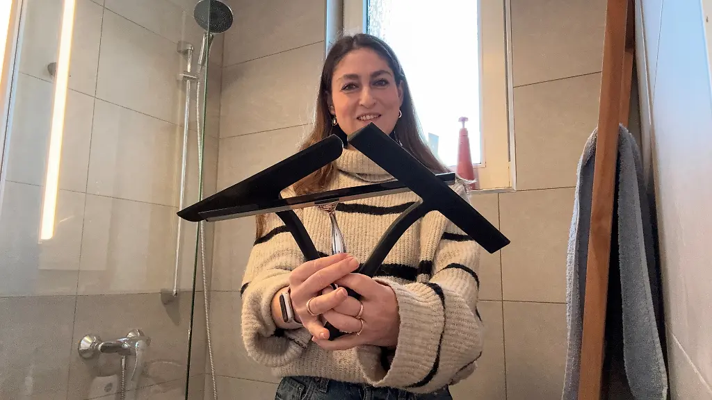 Fuer-ein-makelloses-Finish-Welcher-Duschabzieher-haelt-was-er-verspricht