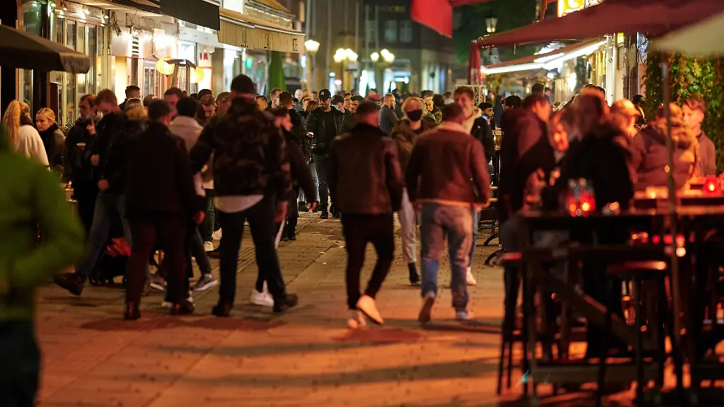 Koelsch-oder-Alt-Koeln-oder-Duesseldorf-wer-hat-die-laengste-Theke-Diese-Frage-ist-statistisch-entschieden