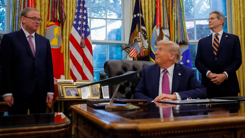 FILE-PHOTO-U-S-President-Donald-Trump-and-U-S-Secretary-of-the-Treasury-Scott-Bessent-listen-as-National-Economic-Council-Director-Kevin-Hassett-speaks-at-the-White-House-in-Washington-D-C-U-S-September-5-2025