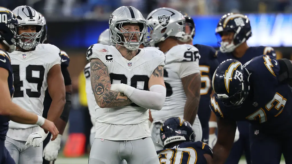 Nov-30-2025-Inglewood-California-USA-Las-Vegas-Raiders-defensive-end-Maxx-Crosby-98-reacts-during-the-second-half-at-SoFi-Stadium