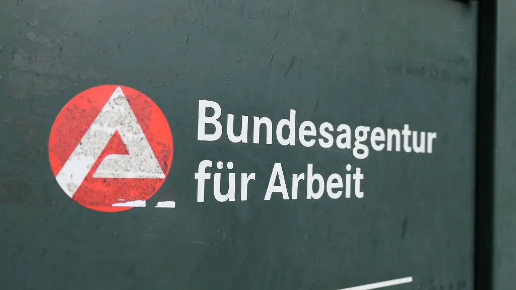 Laut-Bundesagentur-fuer-Arbeit-sind-die-Betroffenen-auf-dem-Arbeitsmarkt-weiterhin-benachteiligt