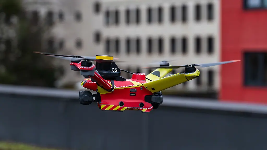 Automatisierte-Drohnen-sollen-kuenftig-Livebilder-von-Einsatzorten-liefern-noch-vor-Eintreffen-der-Feuerwehr
