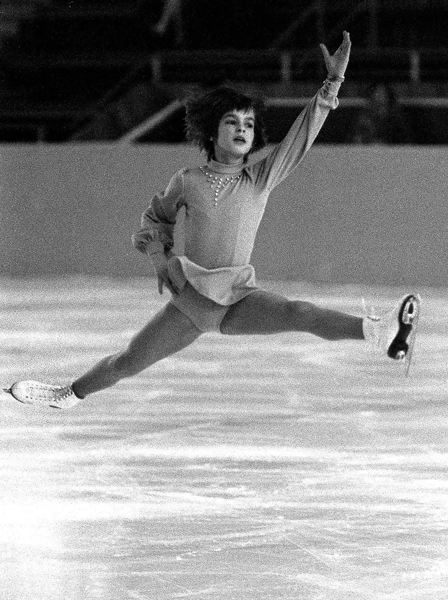 Katarina-Witt-DDR-waehrend-der-Kinder-und-Jugendspartakiade-1977-in-Berlin-Katarina-Witt-GDR-during-the-Children-and-Jugendspartakiade-1977-in-Berlin