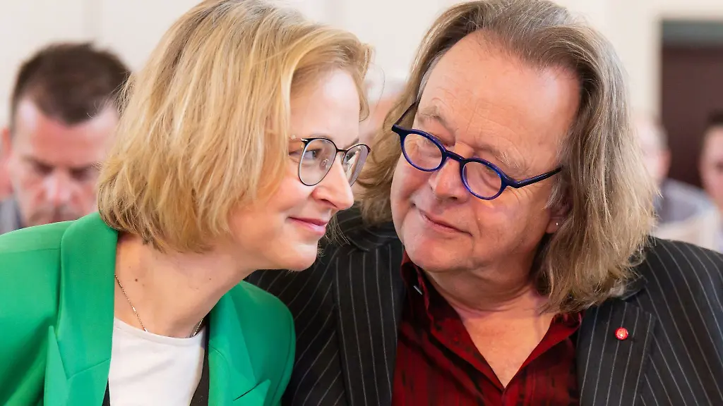 Katja-Wolf-und-Gernot-Suessmuth-fuehren-das-Thueringer-BSW-als-Doppelspitze-Vor-dem-Besuch-des-Bundeskanzlers-kritisieren-sie-die-Ruestungsausgaben-des-Bundes