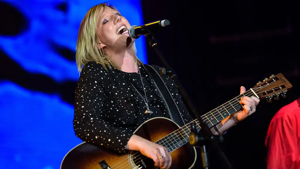 Claudia-Koreck-hat-ihre-erste-Gitarre-an-Weihnachten-erhalten