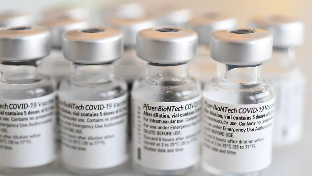 2021-01-10T142701Z-49533822-RC225L9J5BMJ-RTRMADP-3-HEALTH-CORONAVIRUS-VACCINES-GERMANY