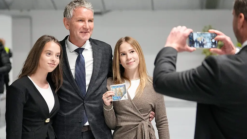 Far-right-AfD-politician-Bjoern-Hoecke-poses-for-a-photo-with-young-women-during-the-re-founding-of-the-AfD-youth-organization-as-Generation-Deutschland-in-Giessen-Germany-Saturday-Nov-29-2025