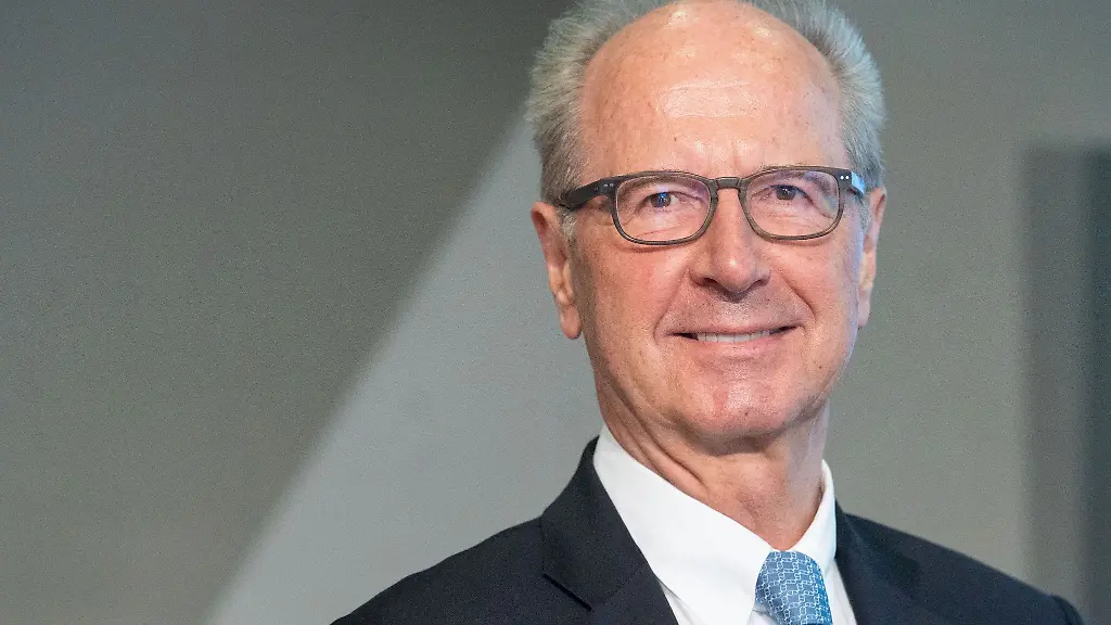 Hans-Dieter-Poetsch-ist-zum-Ehrenbuerger-Wolfsburgs-ernannt-worden